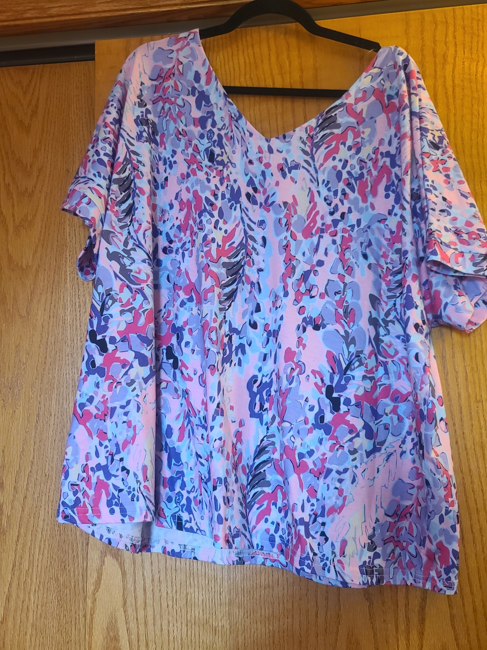 Floral Print V-Neck Women’s Top in Pink and Blue